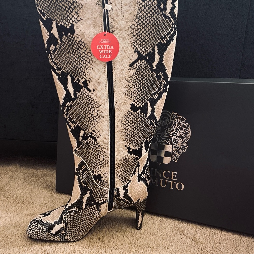 Snakeskin Pattern Knee-High Boots - Picture 4 of 9